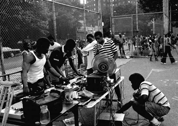 06-01-27 READ 14587. (S. Craig Watkins) Hip Hop Matters ― Politics, Pop Culture, and the Struggle for the Soul of a Movement
