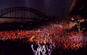 08-11-15 LISTN Item 20,000 Crowded House's Farewell to the World — Live from Sydney Opera House pic 2