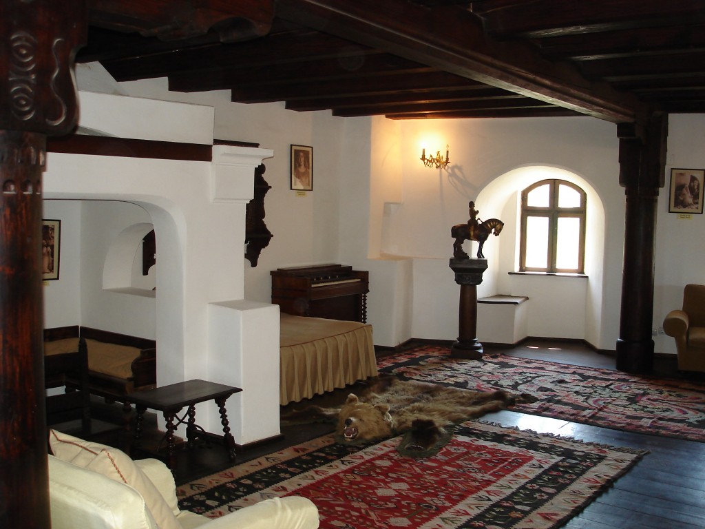 07-05-15 A Bran Castle Gallery pic 4